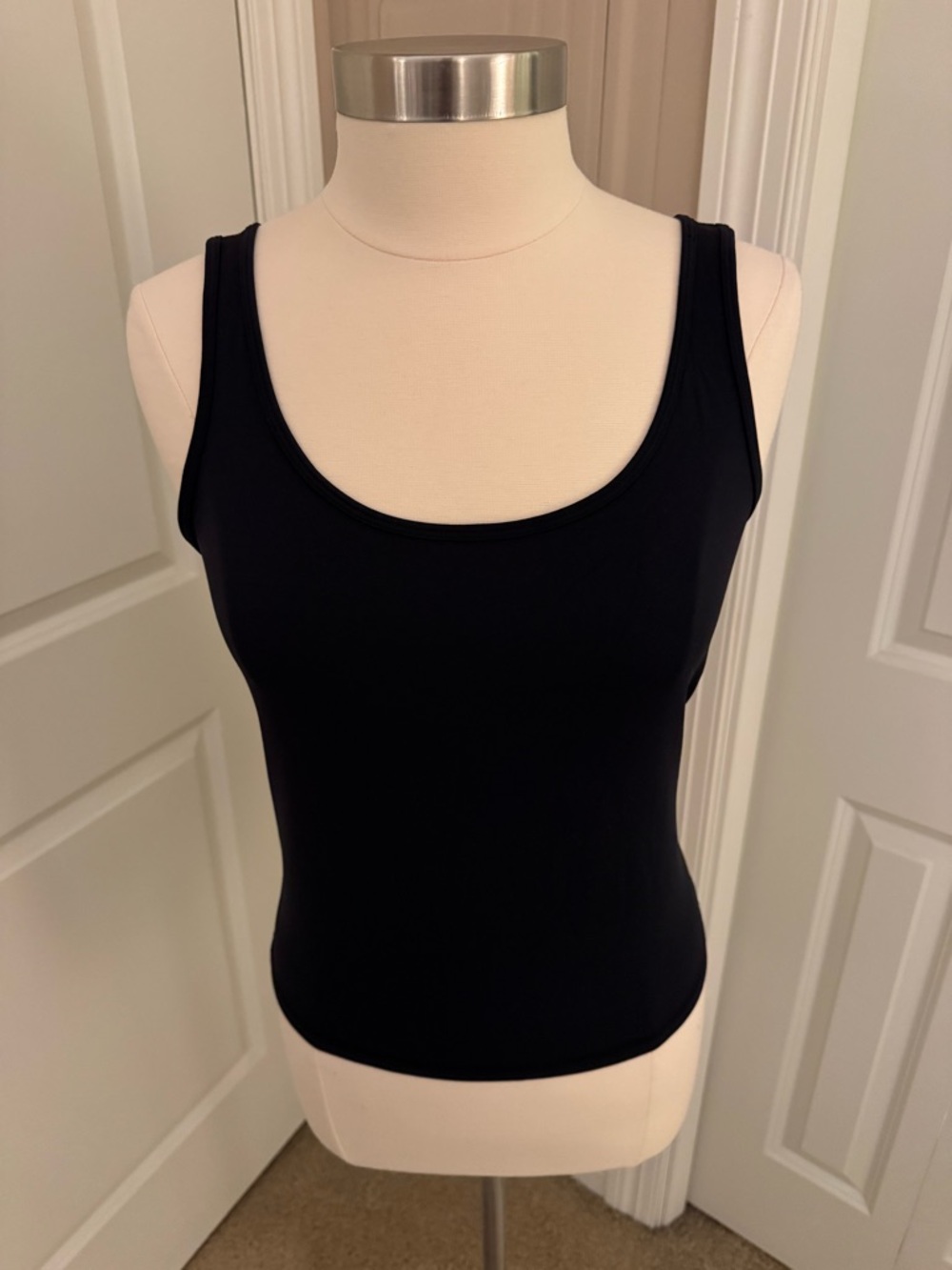 SET ACTIVE  Black Scoop Neck Tank Top